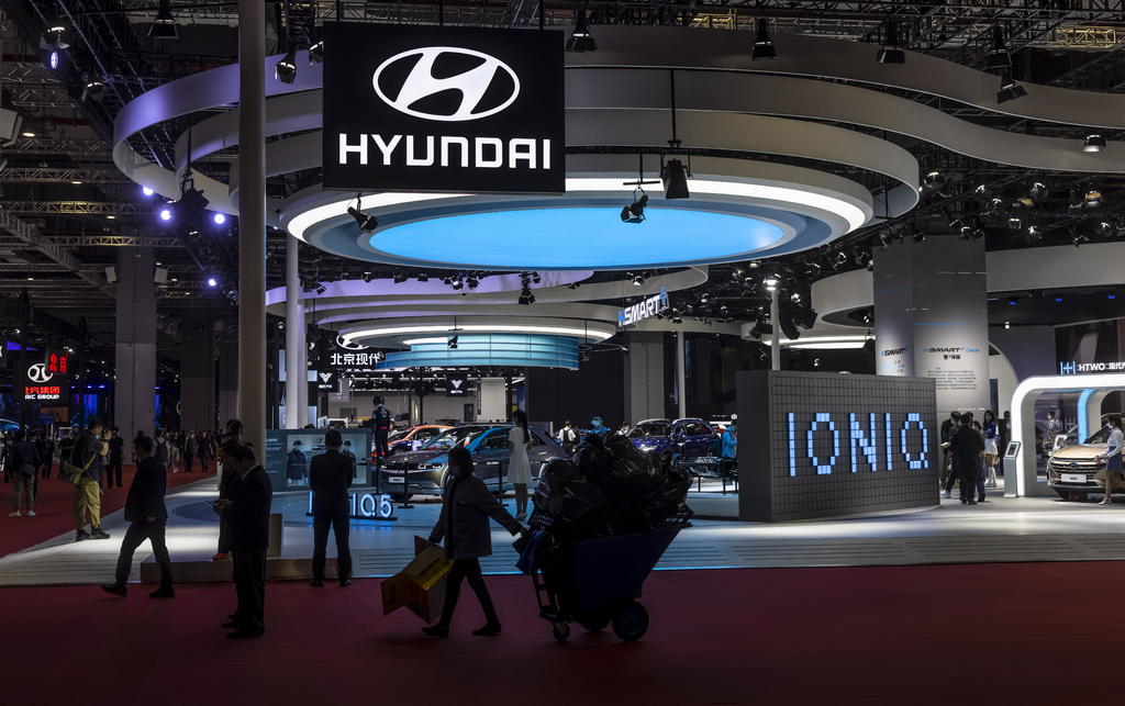 En un comunicado, la compañía indicó que Hyundai y Kia ampliarán su capacidad de manufactura para satisfacer la demanda en el mercado estadounidense y esperan ofrecer toda una gama de vehículos eléctricos fabricados en EUA a partir del próximo año.
(ARCHIVO)
