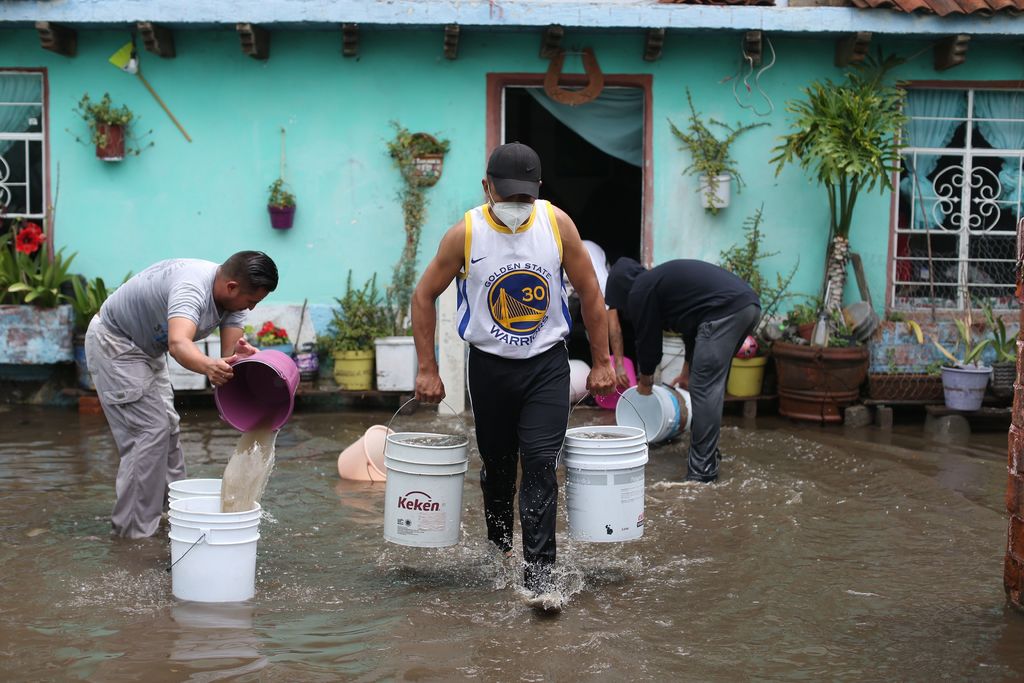El Valle de México acumuló grandes cantidades de agua, causando bloqueos e inundaciones.