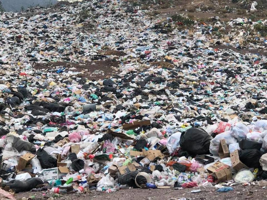 Al respecto de estas fotografías, la presidenta de la Fundación Real de Catorce, Petra Puente Córdova, comenta que este paisaje de basura es cada vez más común en el Pueblo Mágico.
(FACEBOOK)