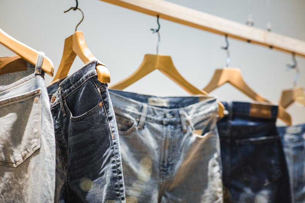 Existen muchas formas para reutilizar la mezclilla de tus jeans. (ESPECIAL)