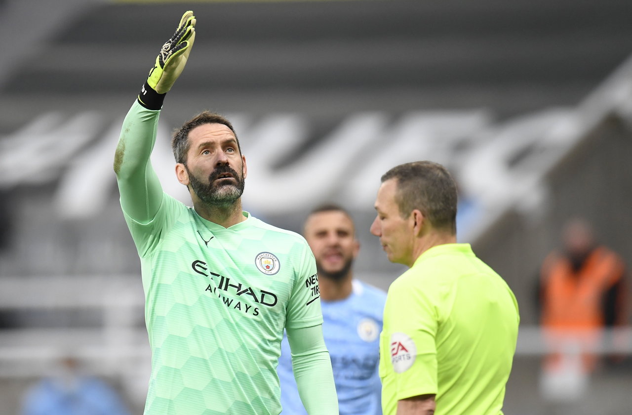 ¿Quién es Scott Carson, portero de 35 años que debutó en Manchester City?