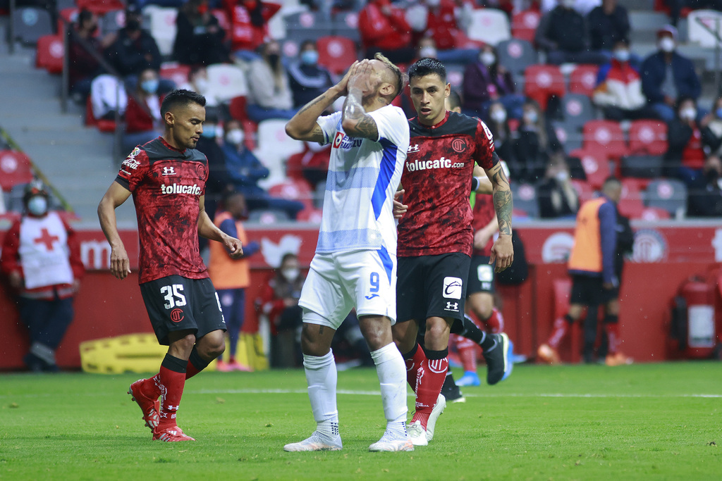 Cruz Azul perdió 2-1 el partido de ida, por lo que tendrá que superar hoy al Toluca si es que quiere meterse a las semifinales. (JAM MEDIA)