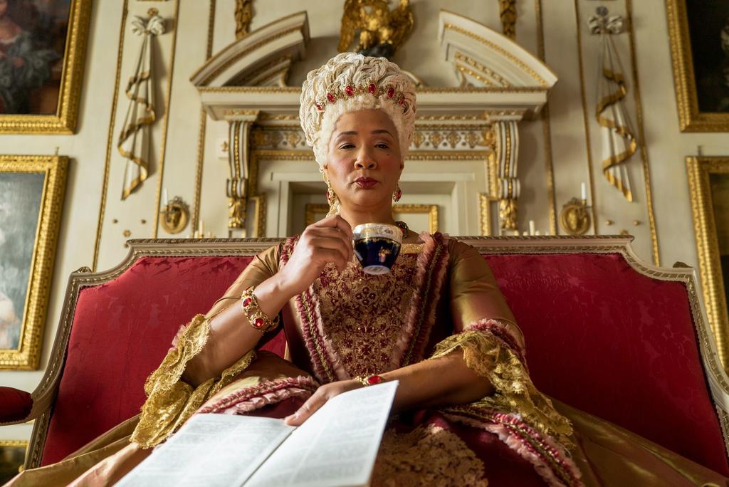 Netflix producirá una serie derivada de Bridgerton que se centrará en el personaje de la reina 'Charlotte'. (ESPECIAL) 