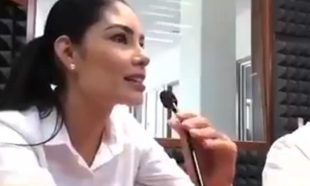 Al realizar una pregunta durante una entrevista, la candidata de Morena Geraldine Ponce, se 'confundió' y dijo 'resolvido', detalle que se volvió motivo de burlas en redes (ESPECIAL) 
