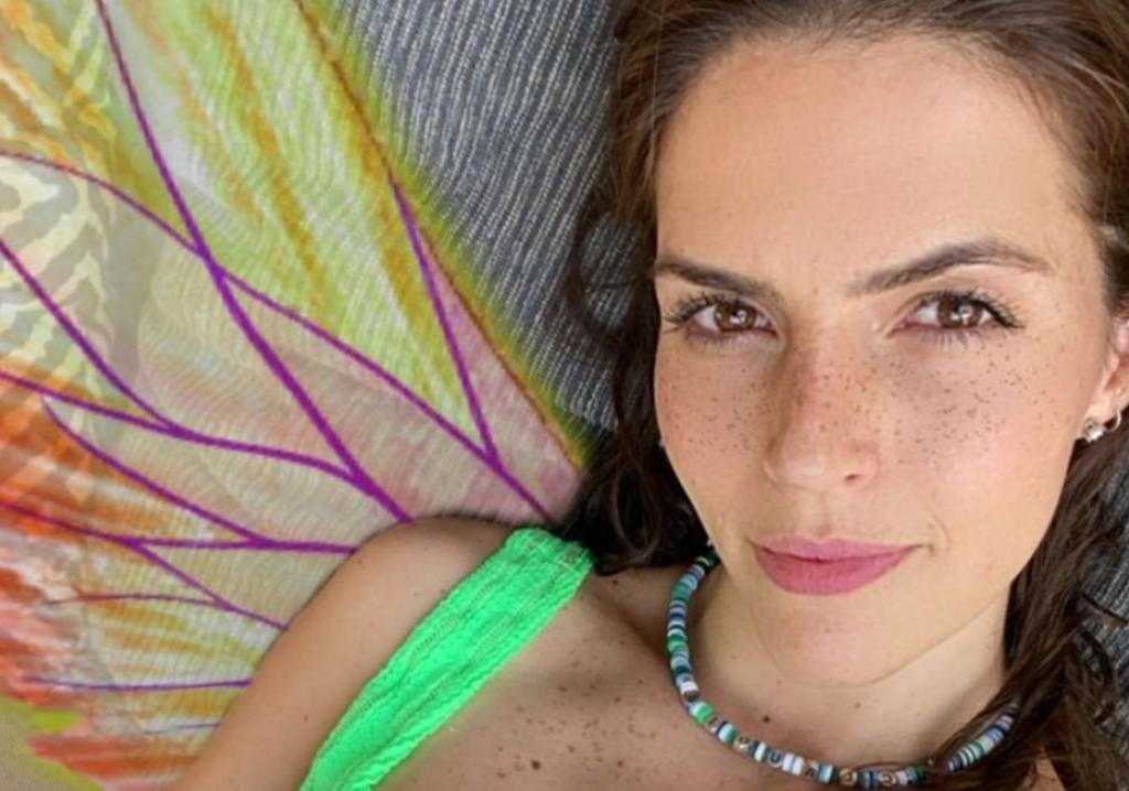 La actriz mexicana se dejó ver con un 'look' diferente compartiendo fotografías del pasado en Instagram (@CALUDIAALVAREZO)  