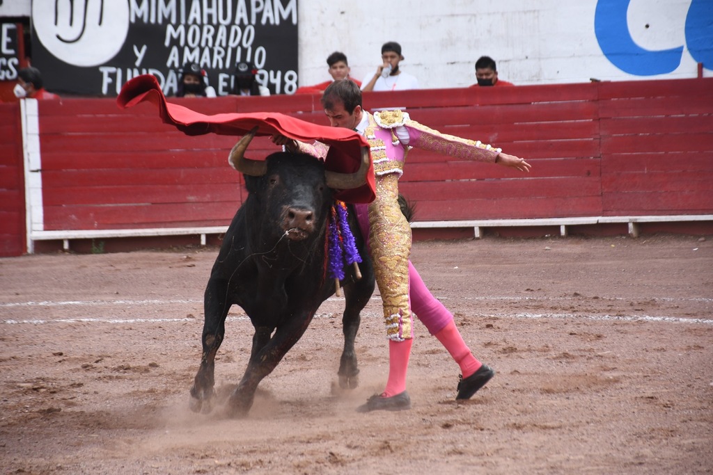 Arturo Macías 'El Cejas' se enfrentó a 'Lerdense' y 'Gilio', pero no salió con trofeos de la plaza Alberto Balderas.
