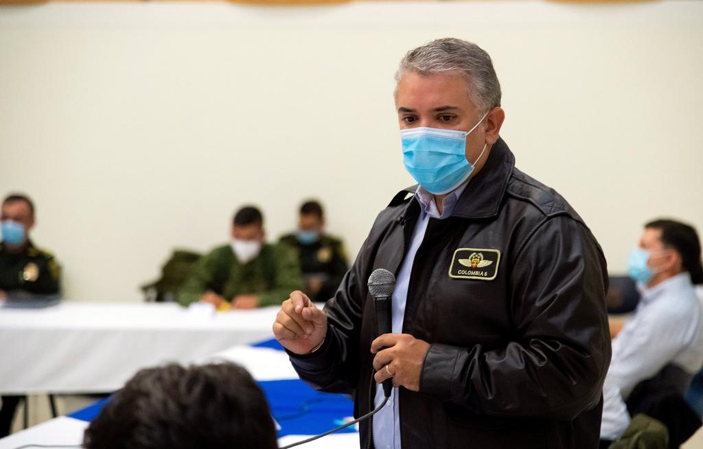 El presidente de Colombia, Iván Duque, ordenó este lunes a la fuerza pública desplegar su 'máxima capacidad operacional' para desbloquear las vías taponadas por los manifestantes durante los 20 días que llevan las protestas contra su Gobierno, en las que han muerto más de 40 personas. (ARCHIVO)