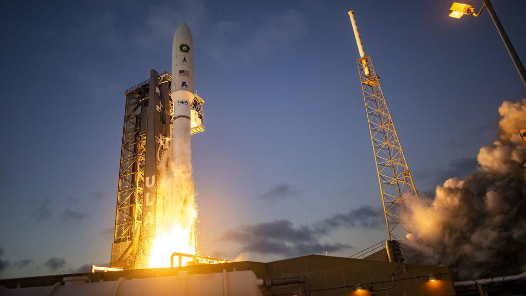 La compañía United Launch Alliance (ULA) lanzó este martes un satélite militar desde Cabo Cañaveral, en el centro de Florida (EUA), que busca proporcionar vigilancia continua para detectar lanzamientos de misiles y alertar a tiempo a Estados Unidos y a sus aliados. (ARCHIVO) 
