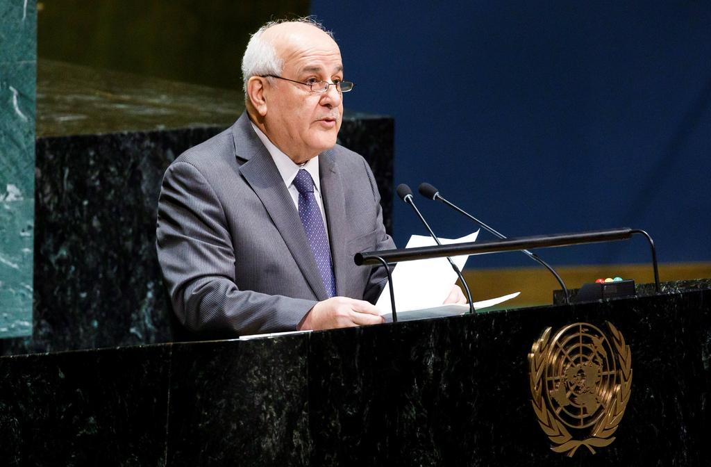  El embajador de Palestina ante la ONU, Riyad Mansur, calificó este martes de “vergonzoso” el silencio sobre la situación en Oriente Medio que guarda el Consejo de Seguridad de Naciones Unidas, donde continúa el bloqueo por la negativa de Estados Unidos a respaldar un llamamiento al cese de hostilidades. (ARCHIVO)