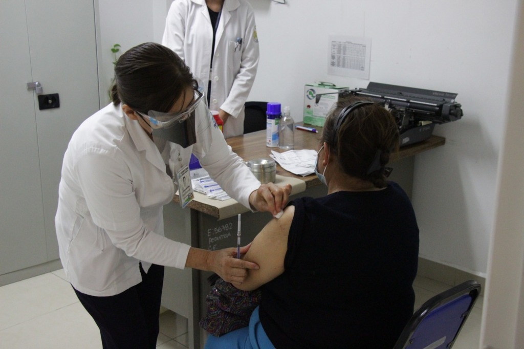 A diferencia de Torreón, la vacunación en Lerdo será conforme las personas vayan arribando.