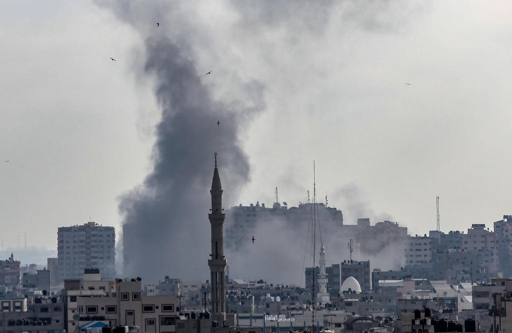 El portavoz del movimiento islamista Hamás en Gaza, Hazem Qassem, confirmó hoy que un alto el fuego con Israel 'mutuo y simultáneo' entrará en vigor la madrugada del viernes, a las 2:00 hora local (23:00 GMT del jueves). (EFE)
