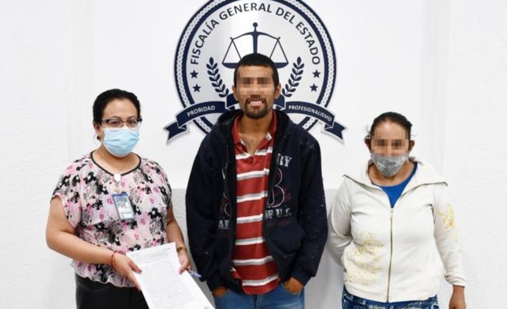 La Fiscalía General del Estado de San Luis Potosí, en coordinación con la Policía Municipal de Villa de Ramos, reunió a un joven de 27 años de edad con su familia. (ESPECIAL)
