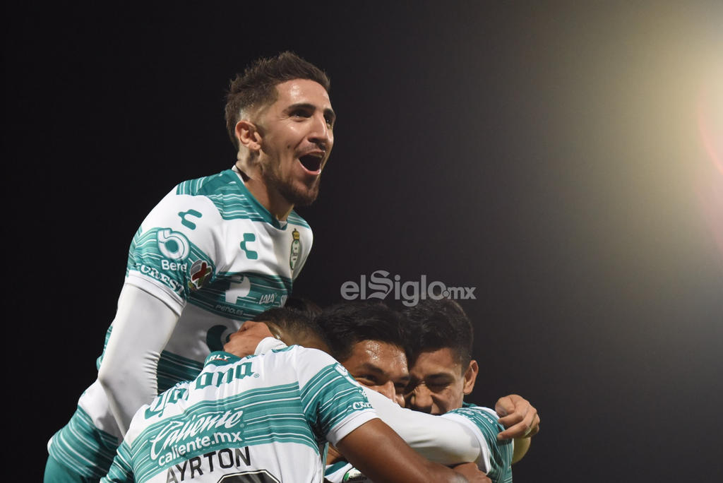 El Santos Laguna del entrenador uruguayo Guillermo Almada puso un pie en la final del Clausura 2021 del fútbol mexicano, al golear este jueves por 3-0 al Puebla en el partido de ida de las semifinales. (EL SIGLO DE TORREÓN)
