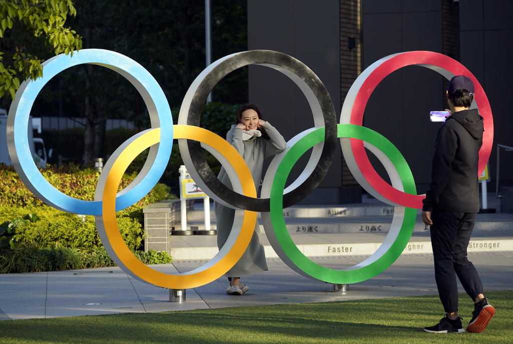 Los Juegos Olímpicos darán inicio en poco más de dos meses sin importar si Tokio y otras partes de Japón se encuentren en estado de emergencia ante el aumento de contagios de COVID-19, confirmó el viernes el vicepresidente del Comité Olímpico Internacional a cargo de la justa. (ARCHIVO)
