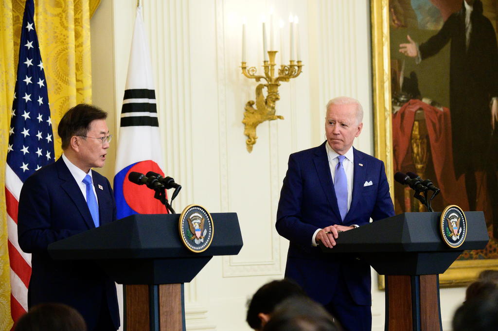 El presidente de EUA, Joe Biden, anunció este viernes el nombramiento como enviado especial para Corea del Norte del diplomático Sung Kim y reiteró su deseo de explorar una vía diplomática que permita tomar 'pasos pragmáticos' para reducir las tensiones. (EFE)
