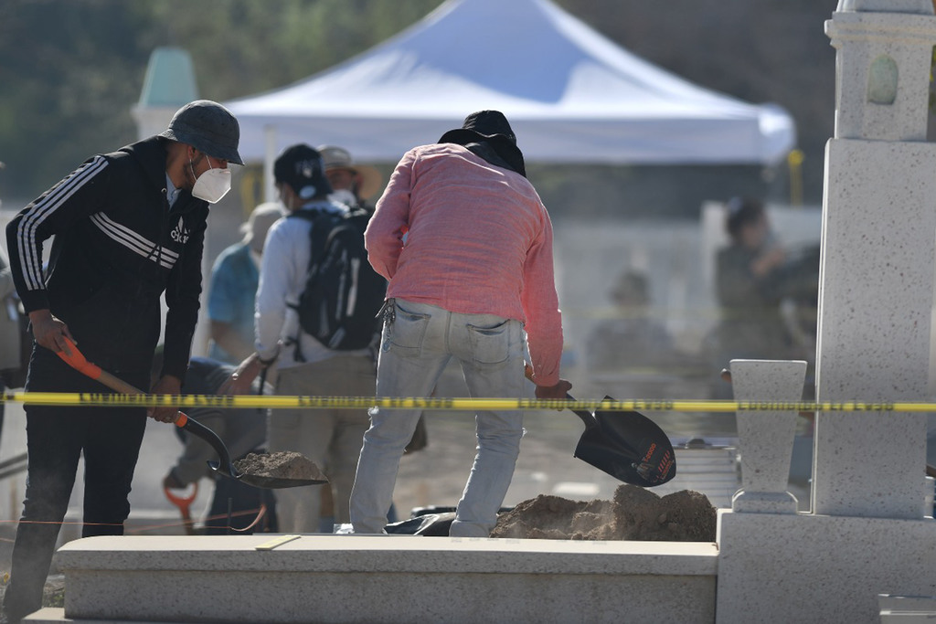 En la jornada de exhumación masiva en el Panteón Municipal Número 2 de Torreón se pudieron exhumar 148 cuerpos en 17 días. (ARCHIVO)