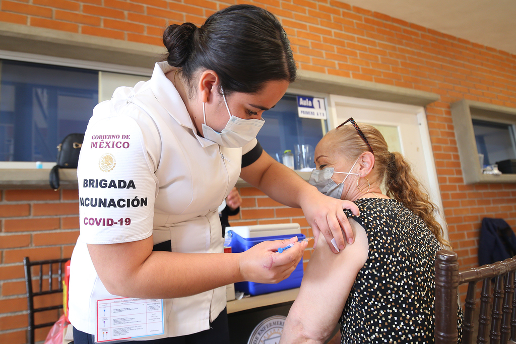 Empleados del sector productivo de casi todos los estados de la república mexicana no han sido incluidos en la vacunación, ni siquiera quienes presentan factores de riesgo. (EL SIGLO DE TORREÓN) 