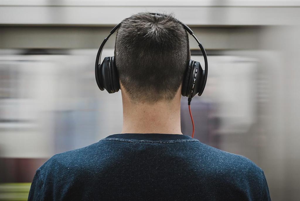 Las editoriales españolas y latinoamericanas experimentaron en 2020 un crecimiento del 113 por ciento en sus ventas de libros digitales y audiolibros con respecto al año anterior, según un informe de la plataforma Bookwire, que destaca que la facturación en audiolibros aumentó en 137 por ciento. (ESPECIAL) 