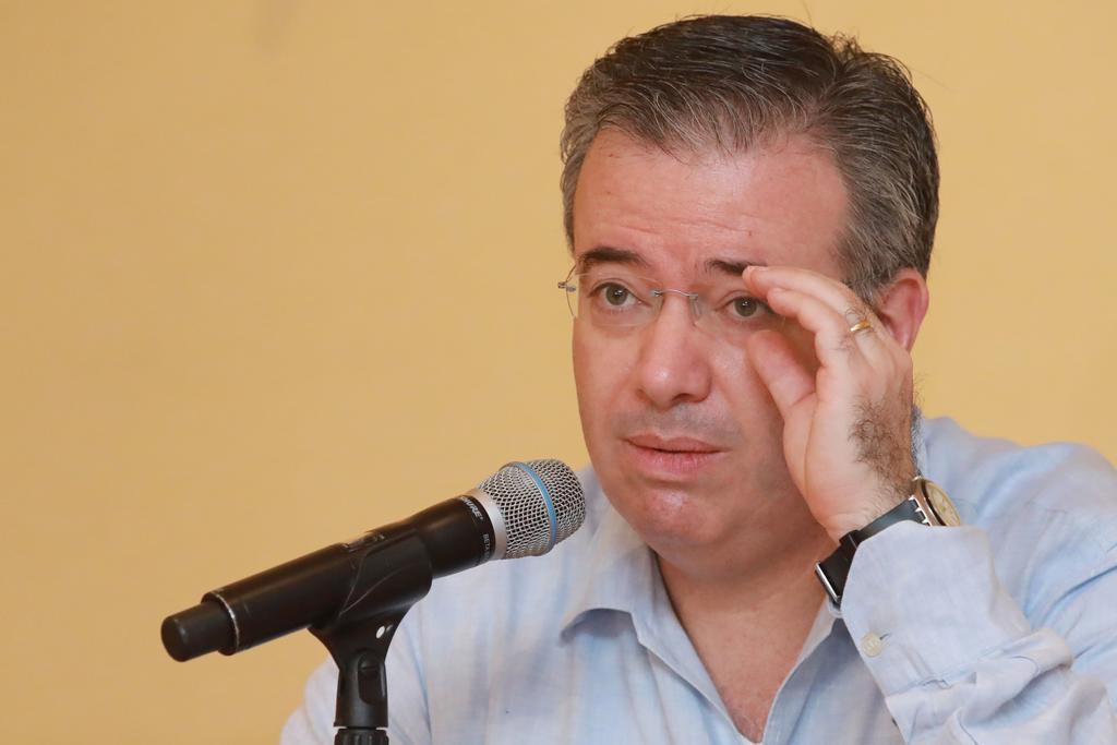 El mandatario sostuvo que Díaz de León no puede continuar un periodo más como gobernador del banco central, pues termina su mandato en diciembre. (ARCHIVO)