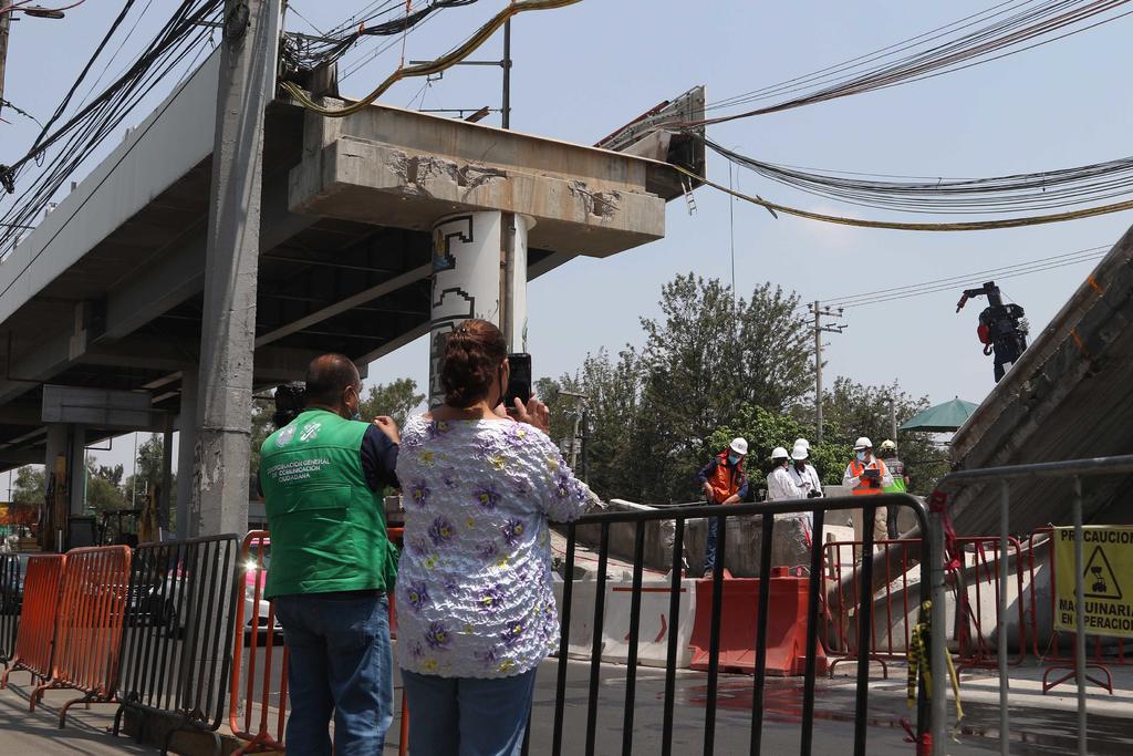  La Fiscalía General de Ciudad de México (FGJ-CDMX) dio a conocer que concluyó el levantamiento y recolección de indicios, así como la toma de muestras en el lugar donde a principios de mes se registró el accidente de la Línea-12 que dejó un saldo de 26 personas sin vida y más de 90 lesionados, con la finalidad de llevar a cabo los dictámenes periciales correspondientes. (ARCHIVO)