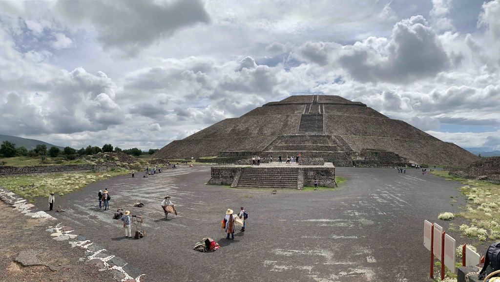 Los trabajos en la Zona Arqueológica de Teotihuacán podrían provocar la pérdida de su declaratoria de Patrimonio Mundial.