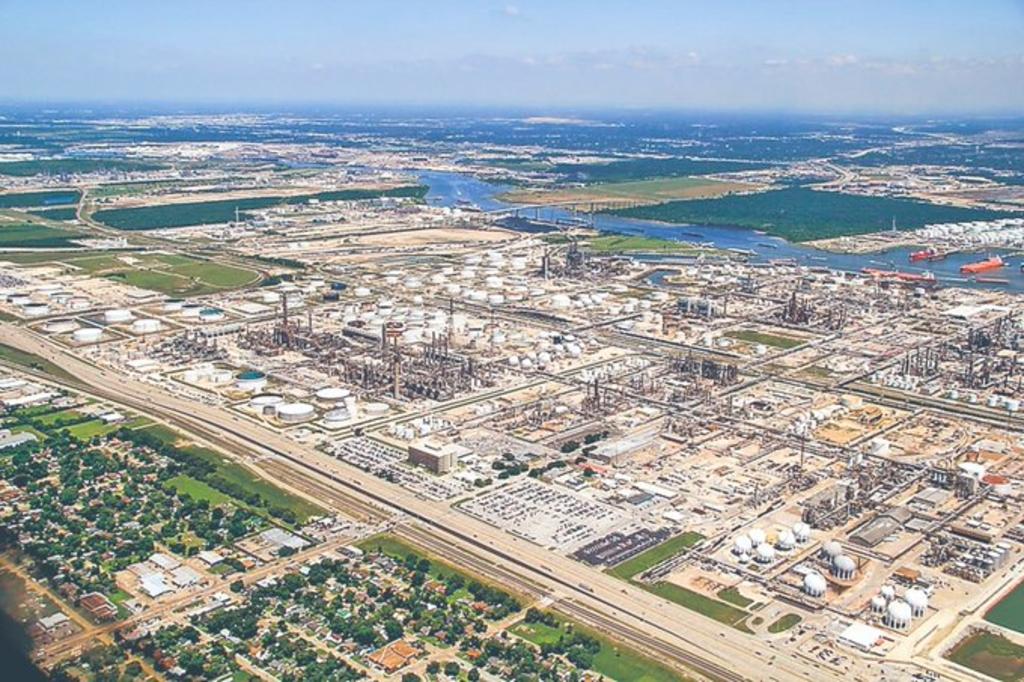 Comprará a Shell Oil Company 50.005% de las acciones de Deer Park, en Texas, lo que le permitirá tener el control de la refinería. (ESPECIAL)