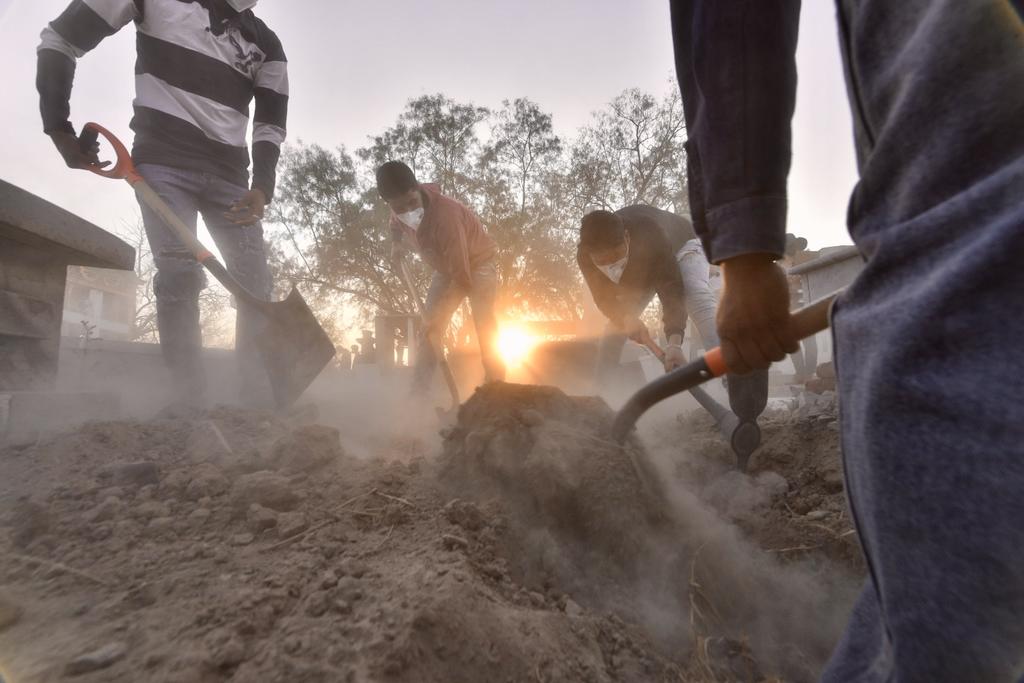 En la jornada de exhumación participan equipos forenses del CRIH y de la Fundación de Antropología Forense de Guatemala. (ÉRICK SOTOMAYOR)