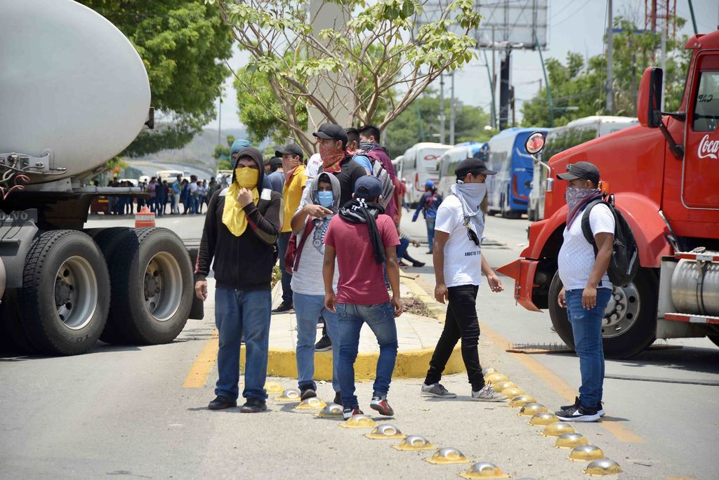 Los alumnos de la Normal Rural Mactumactzá, detenidos cuando bloqueaban una carretera, fueron vinculados a proceso.