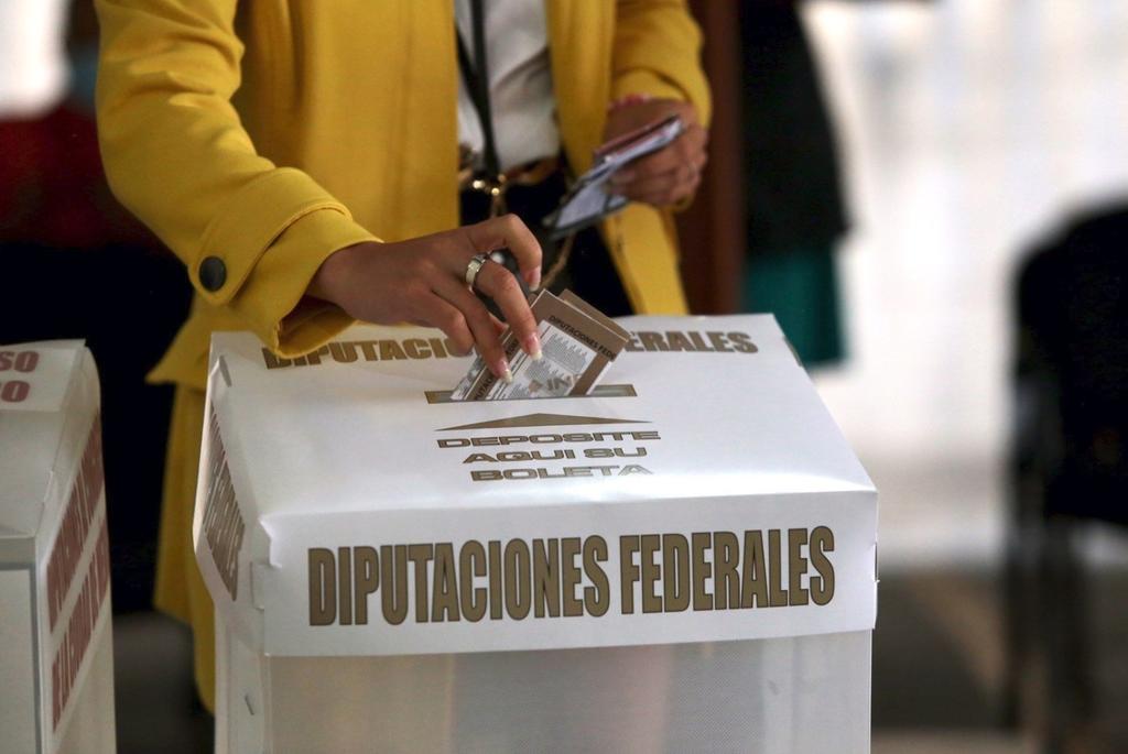 En esta elección, Morena, PT y PVEM compiten juntos en 183 distritos federales, mientras que el PAN, PRI y PRD lo hacen en 218. (ARCHIVO)