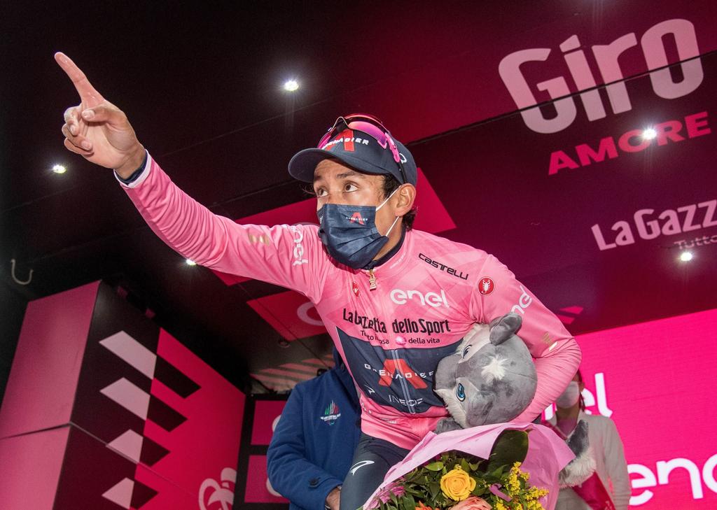 El campeón del Tour de Francia de 2019 pedaleó en solitario en la cima del Passo Giau. (ARCHIVO)