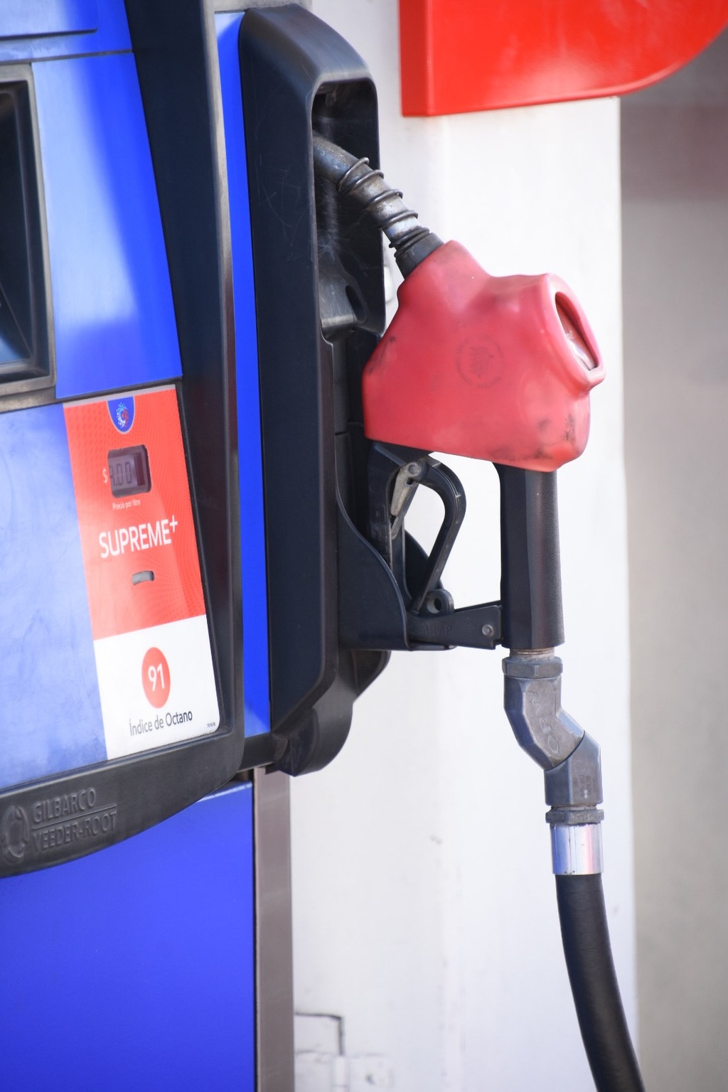 El presidente de Coparmex en Monclova, Marco Antonio Ramón García, explicó que todavía no está claro el panorama de la gasolina. (ARCHIVO)