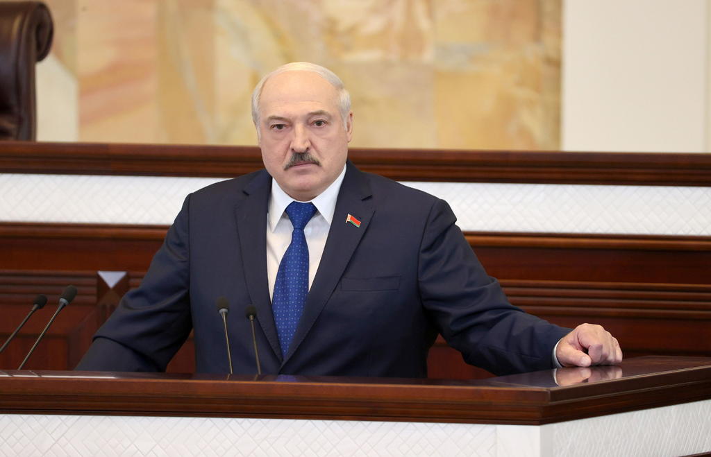 El presidente de Bielorrusia, Alexandr Lukashenko, acusó hoy a Occidente de intentar desestabilizar la situación en la antigua república soviética al reunirse con el presidente ruso, Vladímir Putin, en alusión a la dura respuesta europea al desvío a Minsk de un avión comercial de Ryanair. (EFE) 
