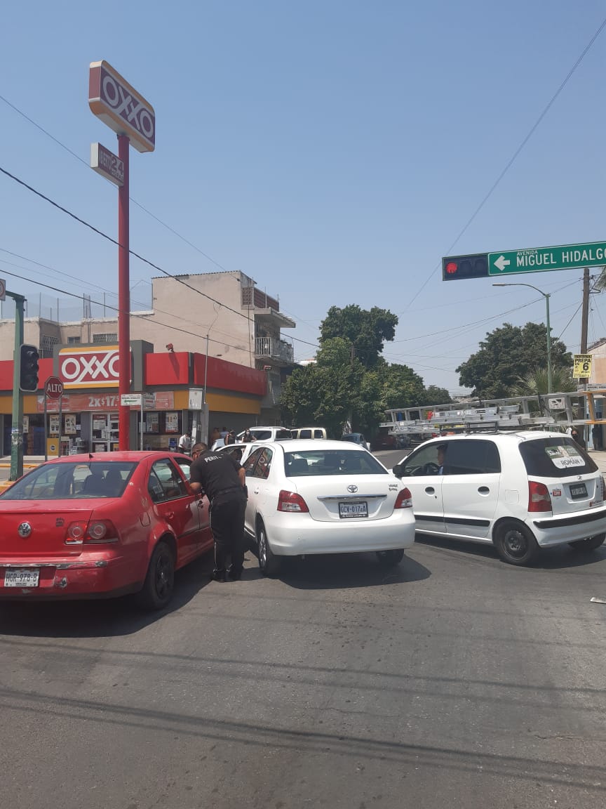 Chocan tres autos en el Centro de Gómez Palacio