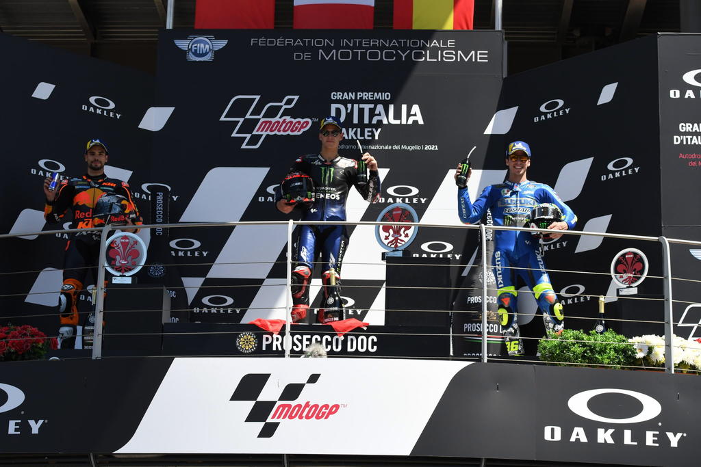 El español Joan Mir (Suzuki GSX RR), vigente campeón del mundo de MotoGP y tercero en el Gran Premio de Italia disputado en Mugello, reconoció que 'hoy ha sido un día difícil' para colocarse el casco y hacer su labor, 'después de noticias tan desoladoras' como la muerte del joven piloto suizo de Moto3 Jason Dupasquier.  (EFE) 