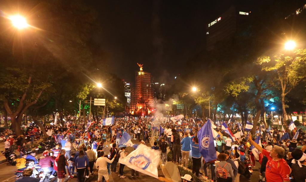 La jefa de Gobierno, Claudia Sheinbaum Pardo, felicitó el nuevo título de la Liga MX del Cruz Azul y mencionó que ayer 80 mil personas se dieron cita en el Ángel de la Independencia y sus alrededores para festejar. (EFE)