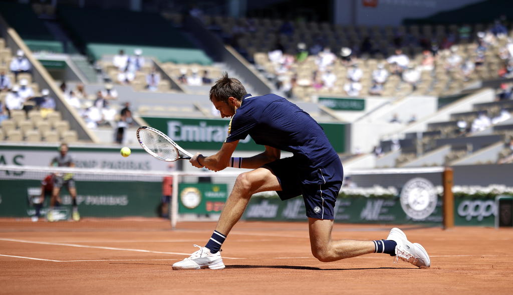 Daniil Medvedev por fin ganó un partido en Roland Garros, tras imponerse 6-3, 6-3, 7-5 a Alexander Bublik.(EFE)
