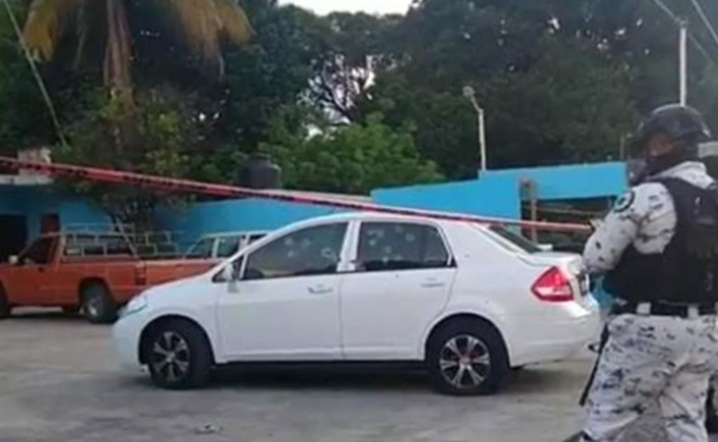 Los reportes policiales dieron cuenta que ayer por la tarde, cuando el panista llegaba a su casa de campaña, ubicada sobre la carretera federal Córdoba-Veracruz, fue emboscado por un hombres armados.
(ESPECIAL)