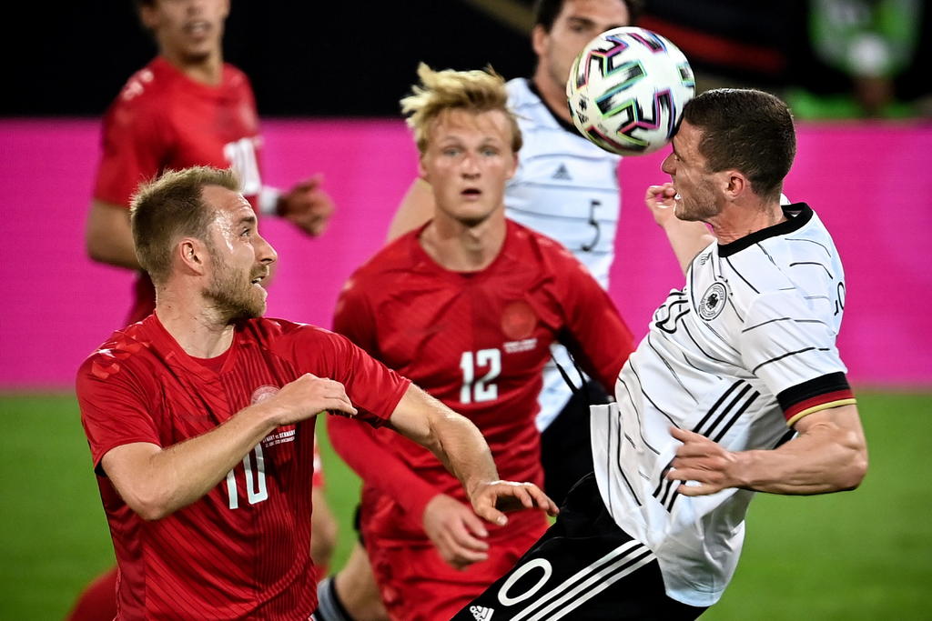 Alemania no pasó este miércoles de un empate 1-1 ante Dinamarca, pese a haber sido superior en casi todos los aspectos, haber tenido más llegada y no haber permitido mucho a los daneses, en un partido amistoso disputado en la localidad austriaca de Innsbruck. (EFE)
