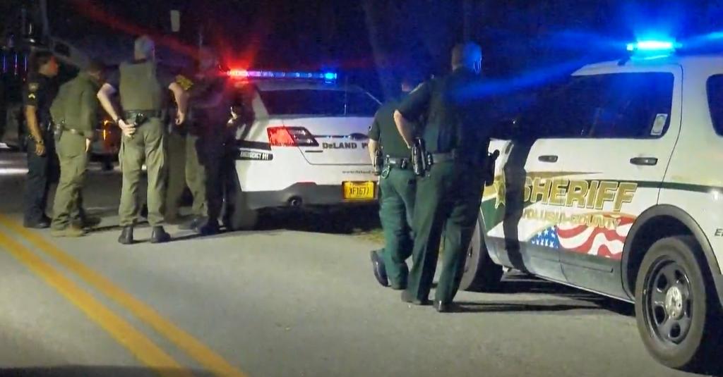 El niño de 12 años escapado de un hogar de menores que junto a una niña de 14 años disparó varias veces este martes contra la policía que los buscaba en el centro de Florida pasará 21 días detenido, según ordenó un juez este jueves. (ESPECIAL) 
