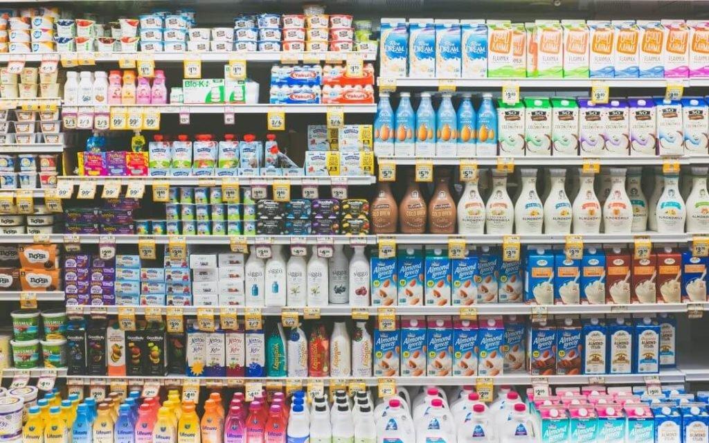 Tras revisar 32 de estos productos, de los cuales 28 son leches saborizadas y cuatro productos lácteos combinados saborizados, también determinó los productos que tienen más azúcar y los que contienen más grasas.
(ARCHIVO)