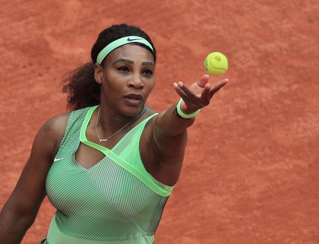 La estadounidense Serena Williams, ganadora de 23 títulos de Grand Slam, avanzó a octavos de final de Roland Garros, en los que se medirá a la kazaja Elena Rybakina (n.22), después de eliminar a la también estadounidense Danielle Collins (n.50). (EFE)
