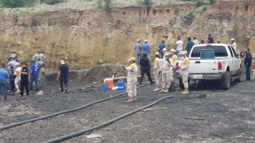 El presidente López Obrador instruyó a las secretarias de Seguridad, del Trabajo y a la coordinadora Nacional de Protección Civil que actuaran de inmediato en el rescate de los siete mineros que quedaron atrapados en Múzquiz. (EL SIGLO DE TORREÓN)