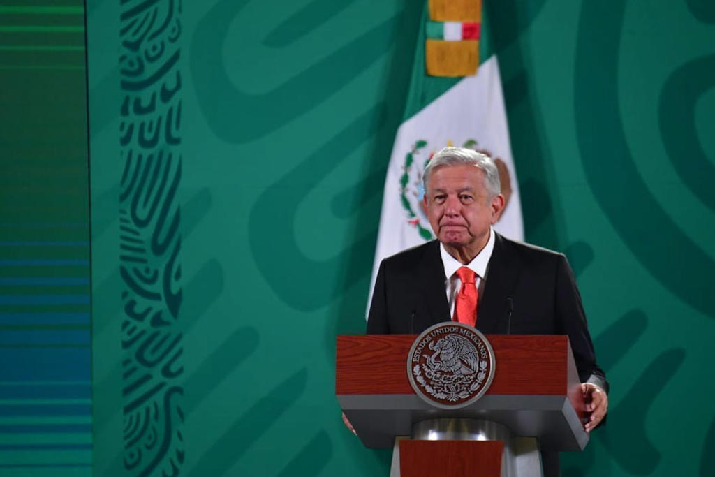 El presidente Andrés Manuel López Obrador puede representar un riesgo a la democracia, luego de que los líderes de su partido amenazaran con debilitar a los organismos que se encargan de revisar las acciones presidenciales y brindar transparencia a la ciudadanía, advirtió en un ensayo el diario estadounidense 'The Wall Street Journal' de cara a las elecciones de 2021. (ARCHIVO)