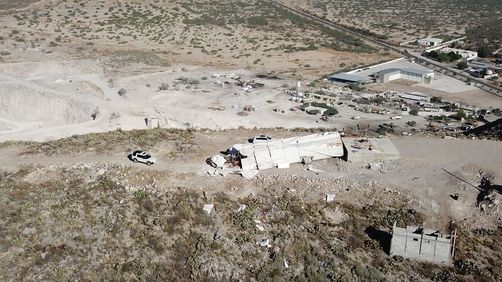 Según los primeros reportes, la estructura de la Virgen del Desierto se desplomó a causa de las fuertes rachas de viento registradas la noche del jueves en la ciudad de Gómez Palacio.
