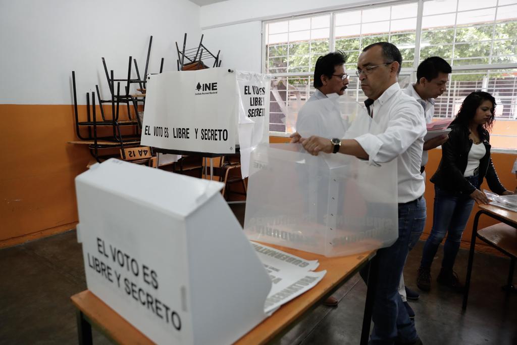 No es cierto que el Instituto Nacional Electoral (INE) de México tenga preparado, como se asegura en las redes sociales, un plan de vigilancia con cámaras ocultas en los puestos de votación de las elecciones intermedias de este domingo. (ARCHIVO)

