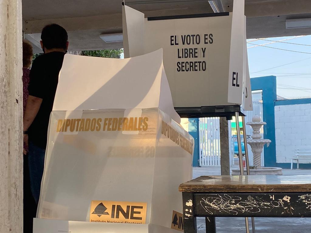 Este domingo, los ciudadanos de los 32 estados del país tendrán que elegir representantes para 500 diputados federales, 300 de los cuales son por mayoría relativa y 200 por representación proporcional, además de que 15 estados renovaran a su gobernador.
(EL SIGLO DE TORREÓN)