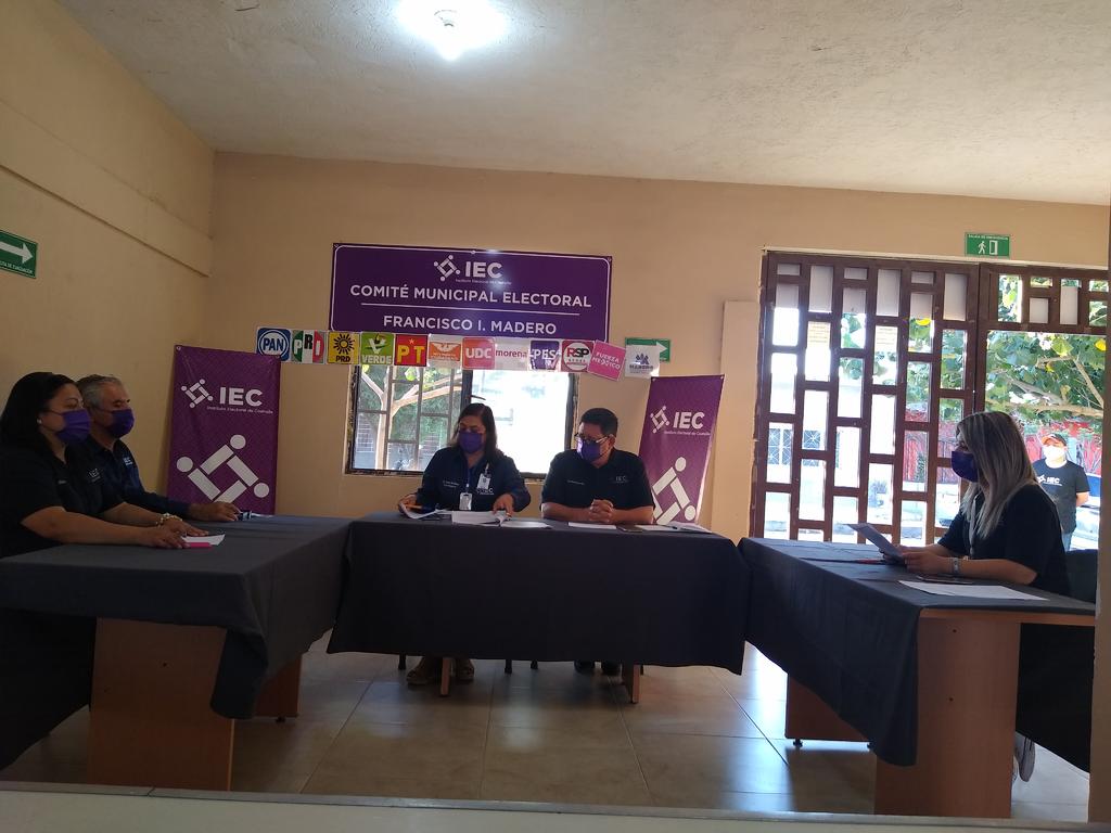 Dentro de los puntos del orden del día, en la sesión permanente del Consejo Municipal Electoral, en Francisco I Madero, se abordó la sustitución de la octava regiduría de la coalición PRI-PRD.
(EL SIGLO DE TORREÓN)