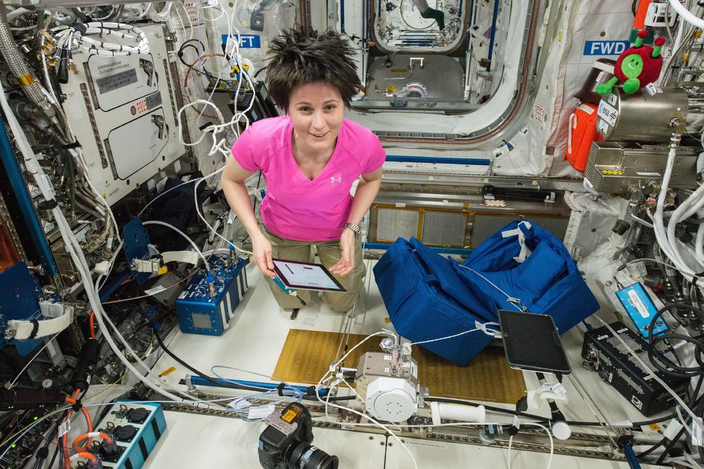 La astronauta italiana Samantha Cristoforetti será la primera mujer europea que estará al mando de la Estación Espacial Internacional (EEI), anunció la Agencia Espacial Europea (ESA). (ARCHIVO) 