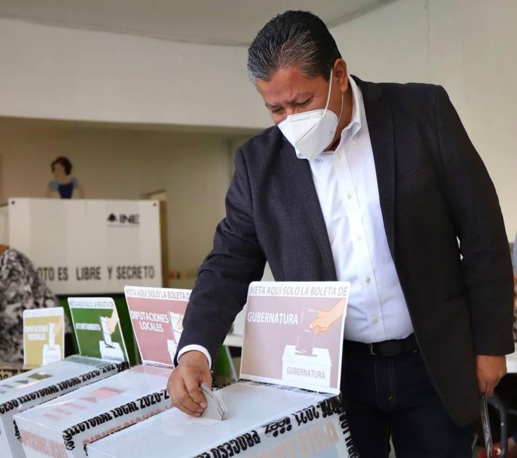 Esta mañana de domingo, los candidatos punteros a la gubernatura de Zacatecas, Claudia Anaya Mota, abanderada de la coalición PRI-PAN-PRD; así como David Monreal Ávila, de la coalición Morena-PT-PVEM-NA, emitieron su voto en la capital y en el municipio de Fresnillo, respectivamente. (TWITTER)