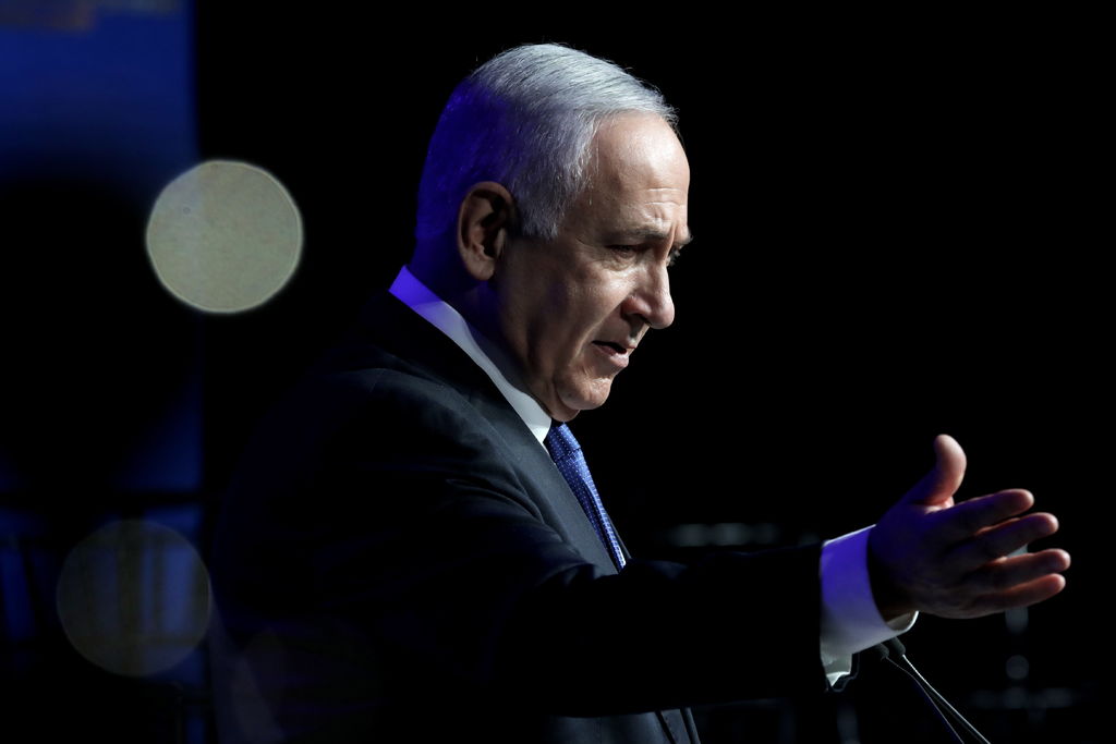 El compromiso político tiene que ser ahora ratificado por el Parlamento y Netanyahu intenta arrastrar el voto de diputados de derechas que apoyaron en un principio la coalición, para impedir que alcance la mayoría de 61 escaños de los 120 de la Cámara necesarios para formarse. (ARCHIVO) 